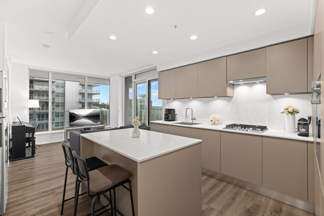 905 - 3833 Evergreen Place