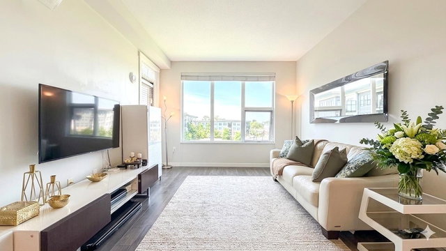513 - 9399 Alexandra Road