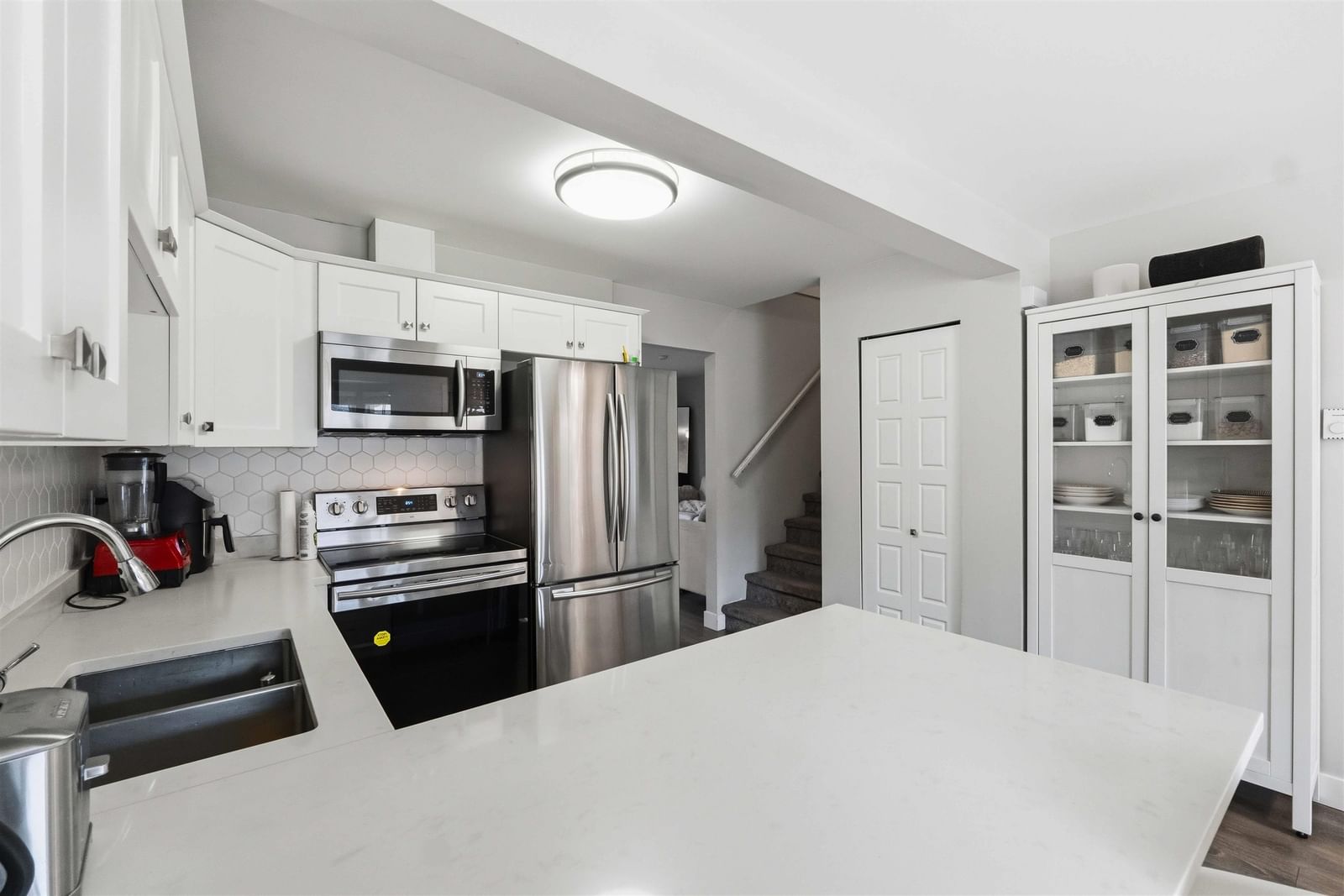 Listing Image 5