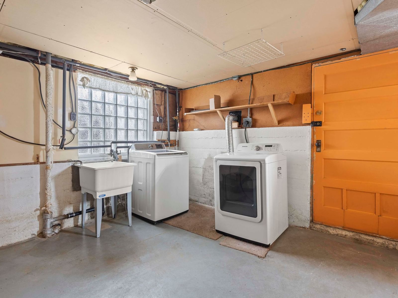 Listing Image 11
