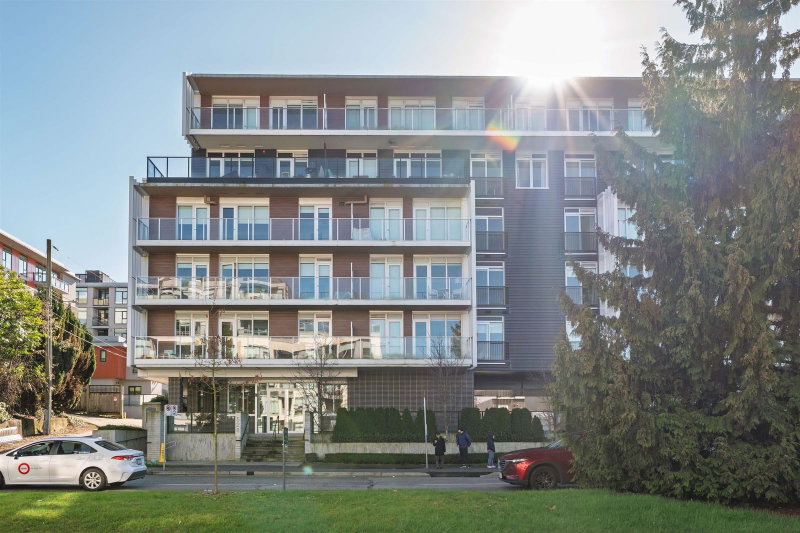 202 - 528 King Edward Avenue W