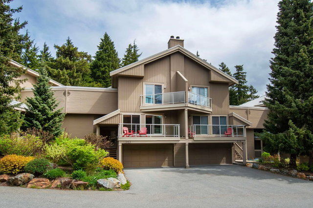 3123 St Moritz Crescent