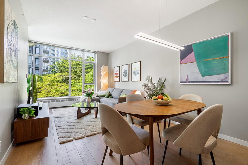 202 - 135 2nd Street W