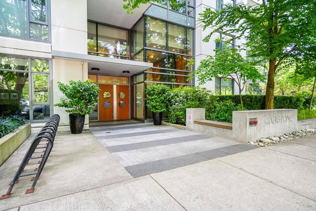 202 - 135 2nd Street W