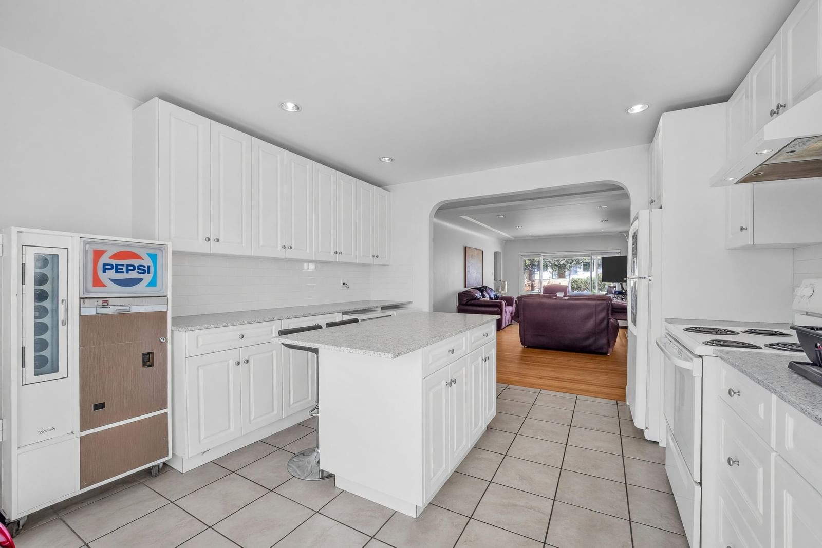 Listing Image 19
