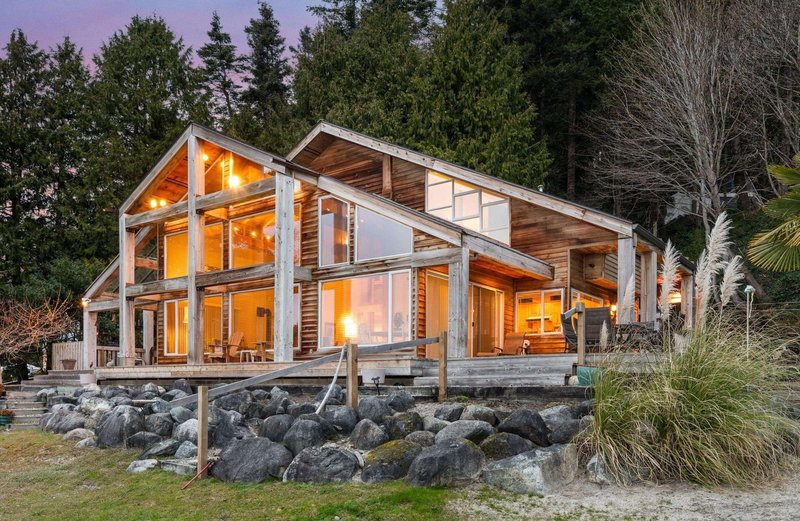 598 Tsawwassen Beach Road, Delta, British Columbia