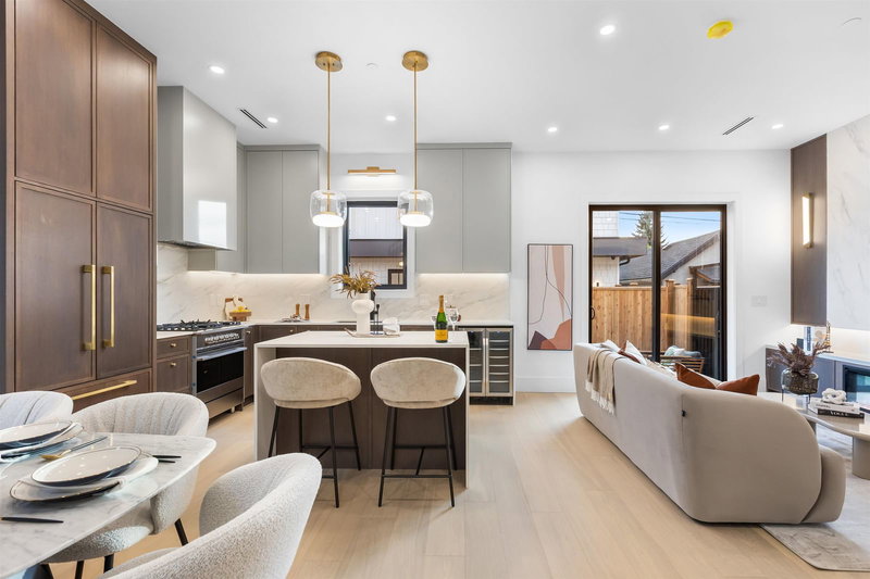 546 46th Avenue E #2, Vancouver, British Columbia