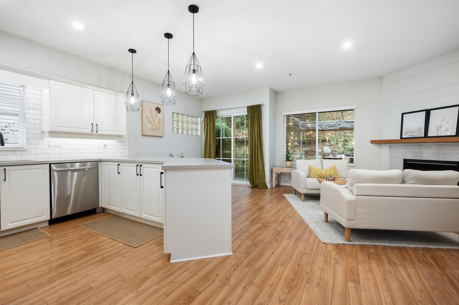 Listing Image 9