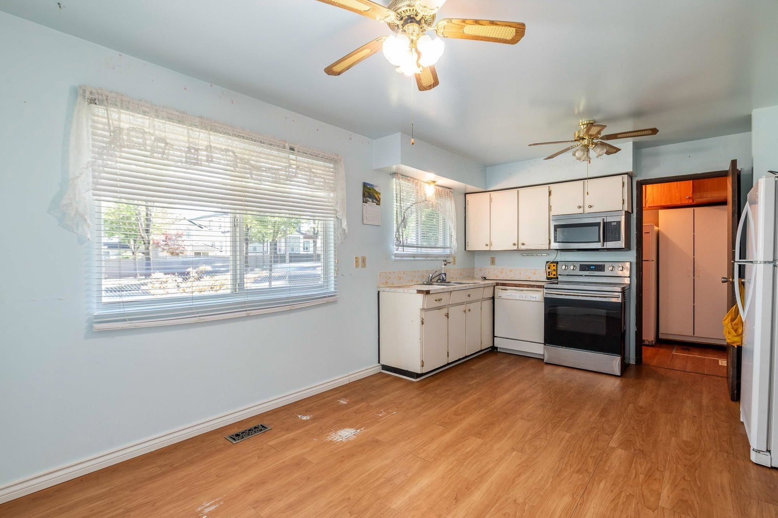 Listing Image 5