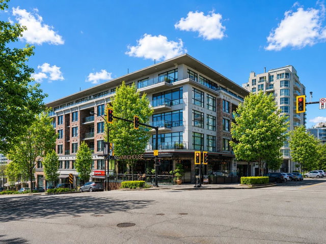 305 - 105 2nd Street W
