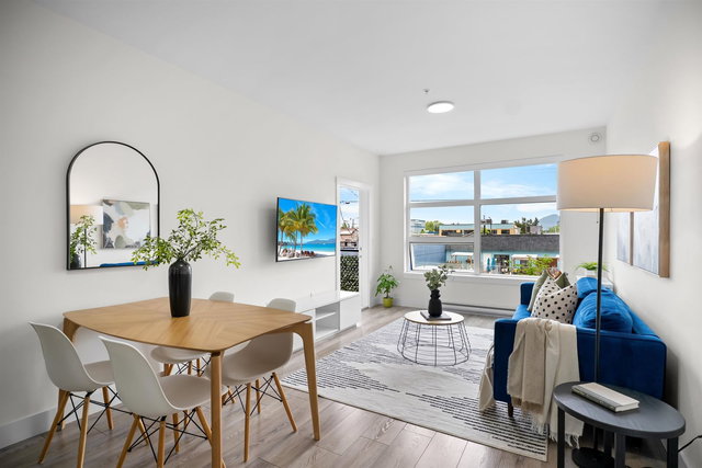 202 - 22577 Royal Crescent