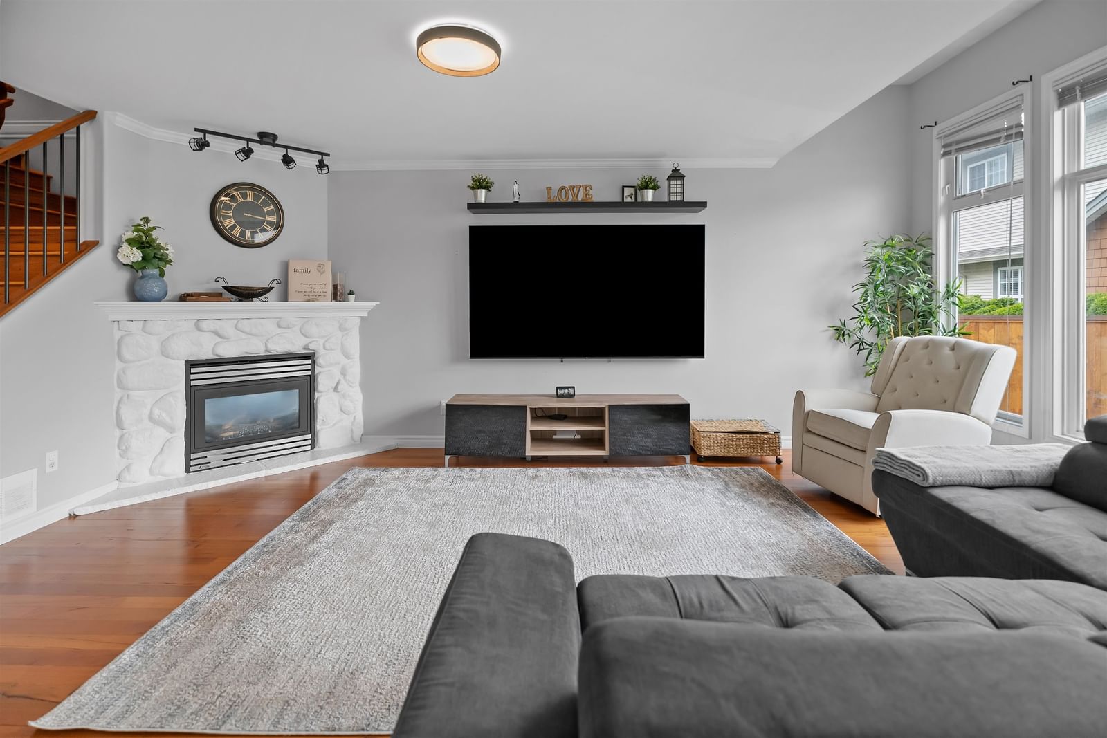 Listing Image 3