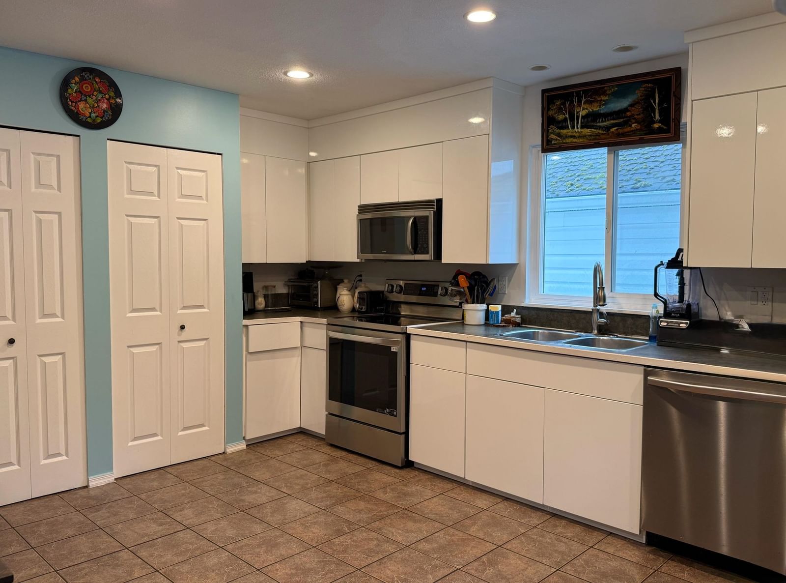 Listing Image 6