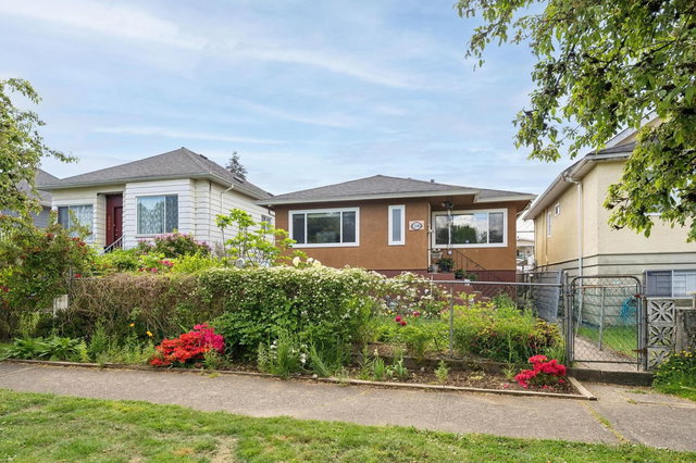 2248 Mannering Avenue