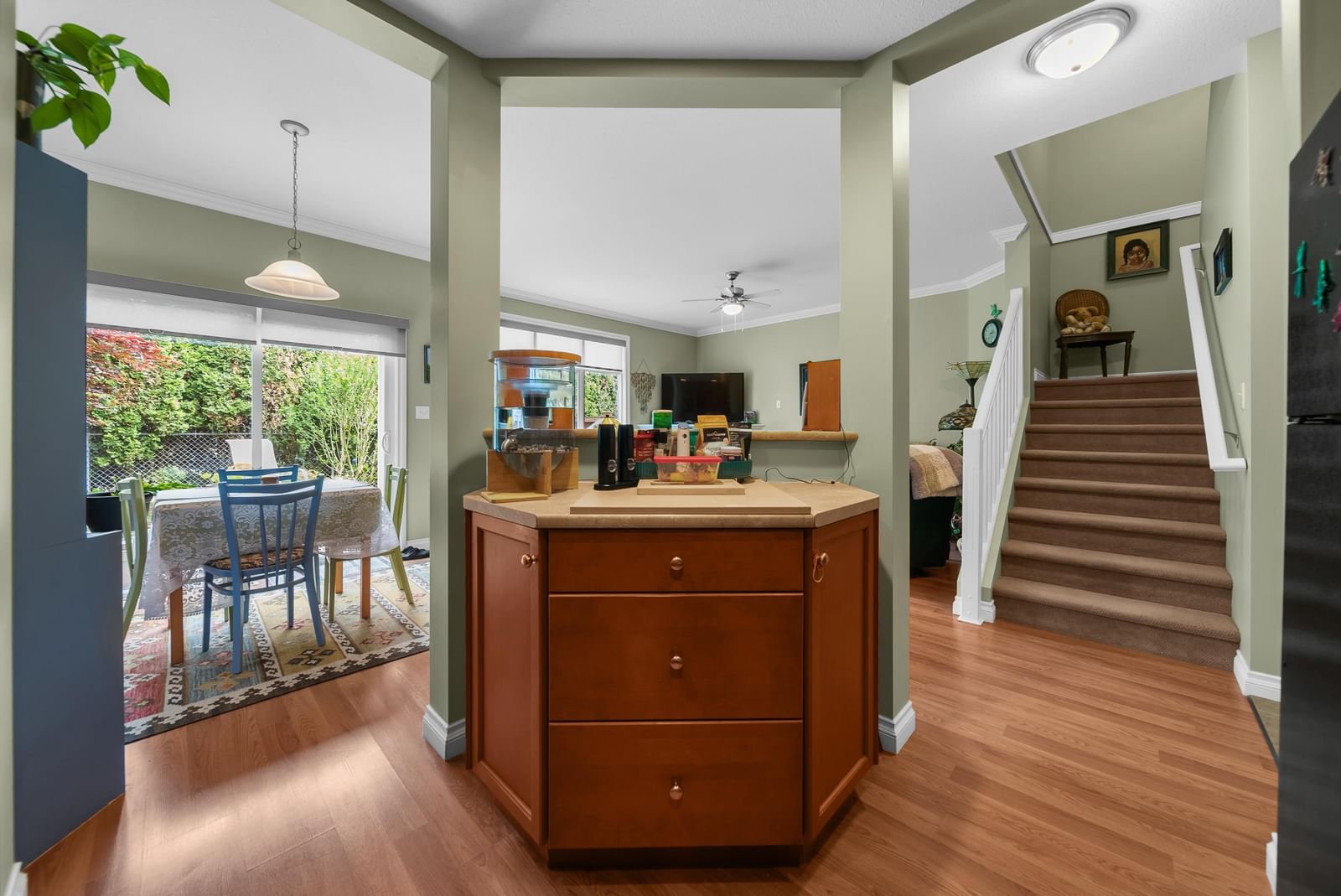 Listing Image 6