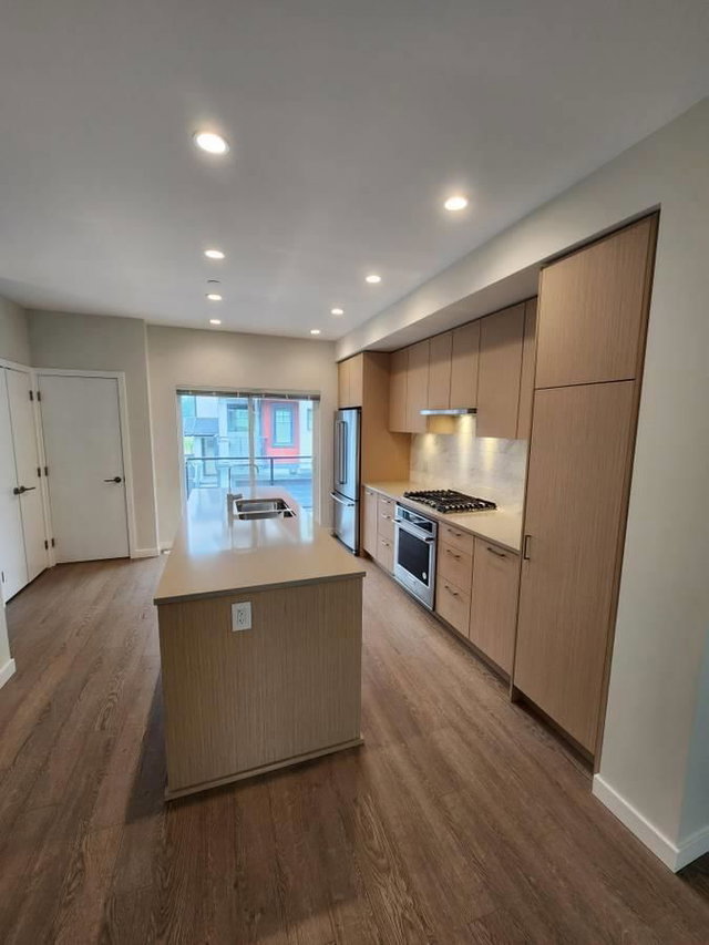 162 - 19451 Sutton Avenue