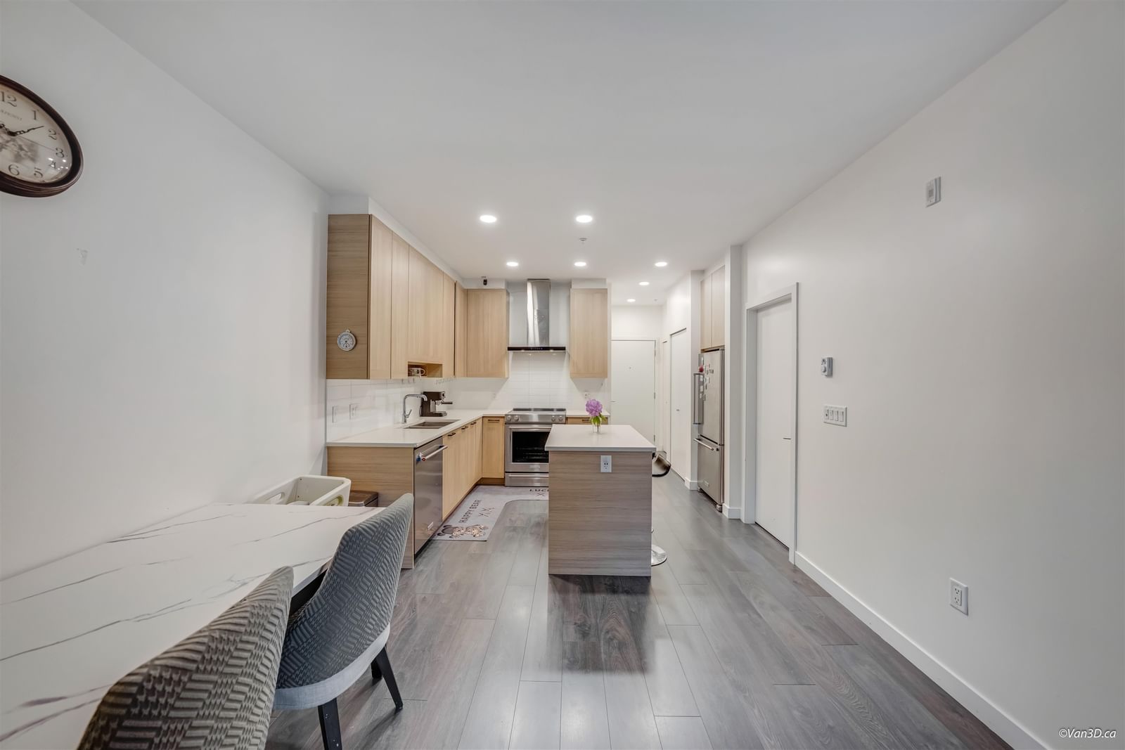 Listing Image 12