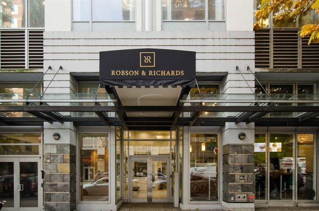 801 - 480 Robson Street