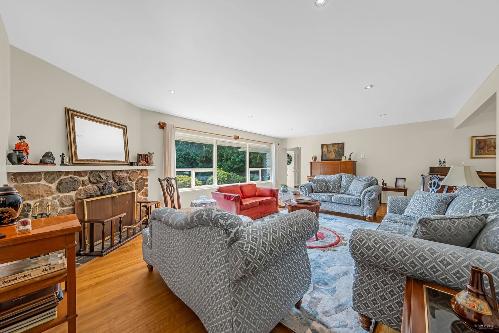 Listing Image 4
