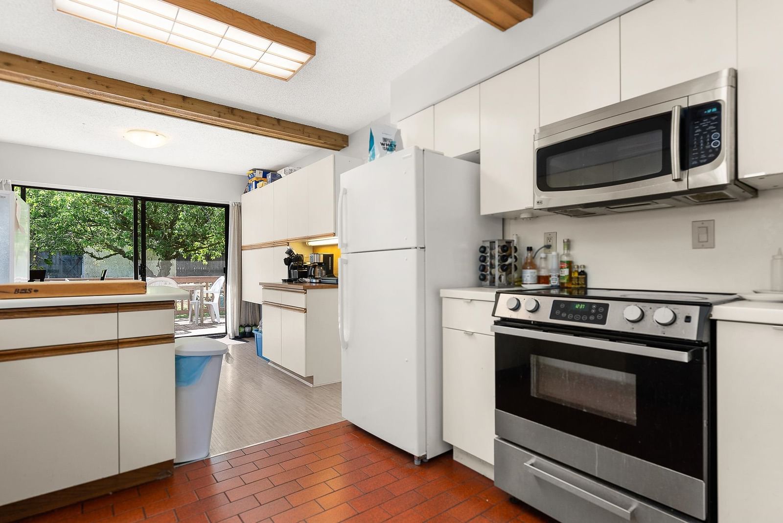 Listing Image 9