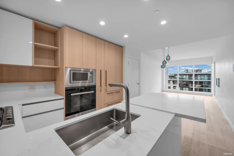 904 - 6811 Pearson Way