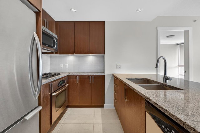 607 - 2978 Glen Drive