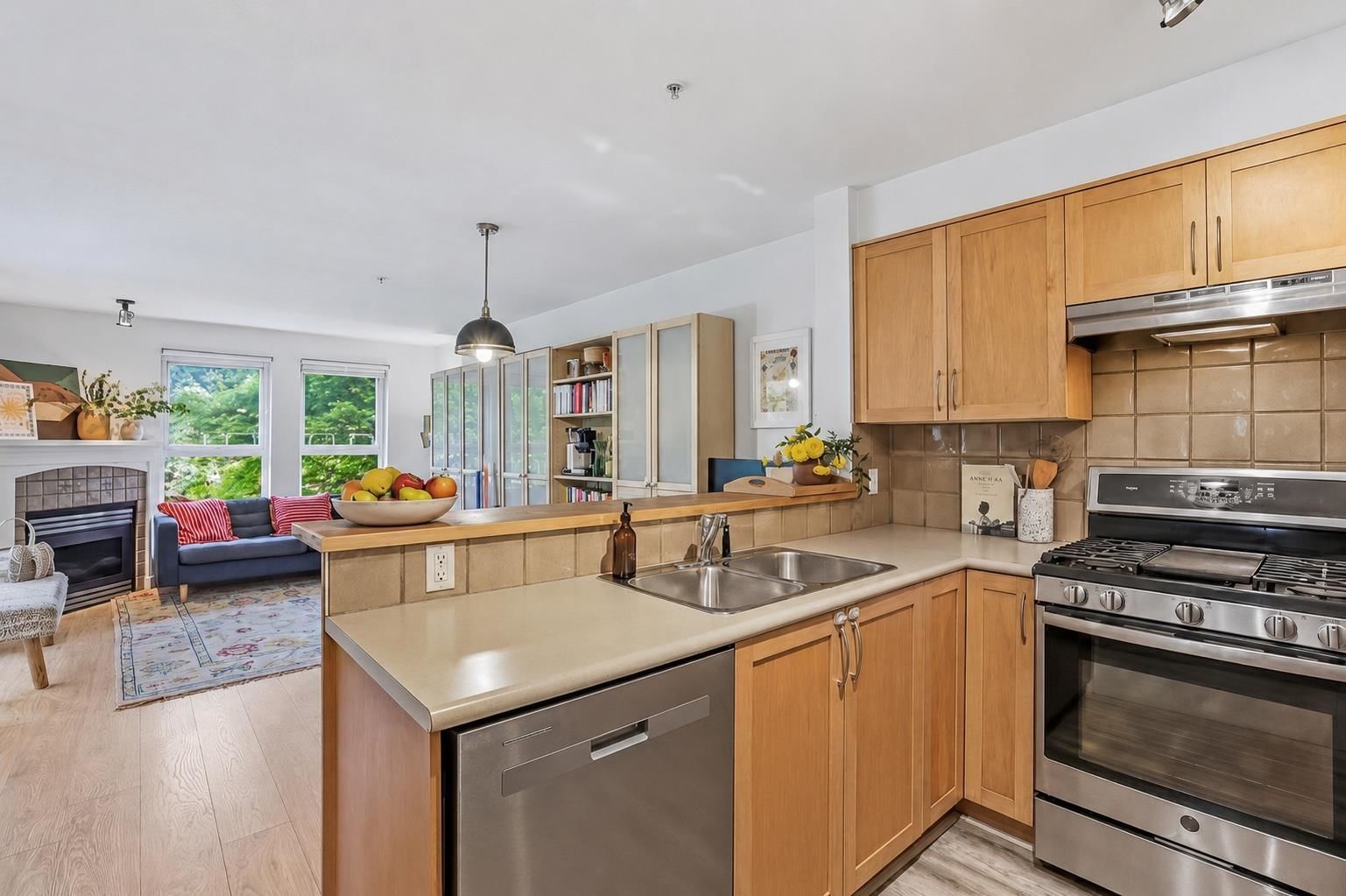 Listing Image 9