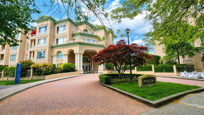 211 - 2985 Princess Crescent