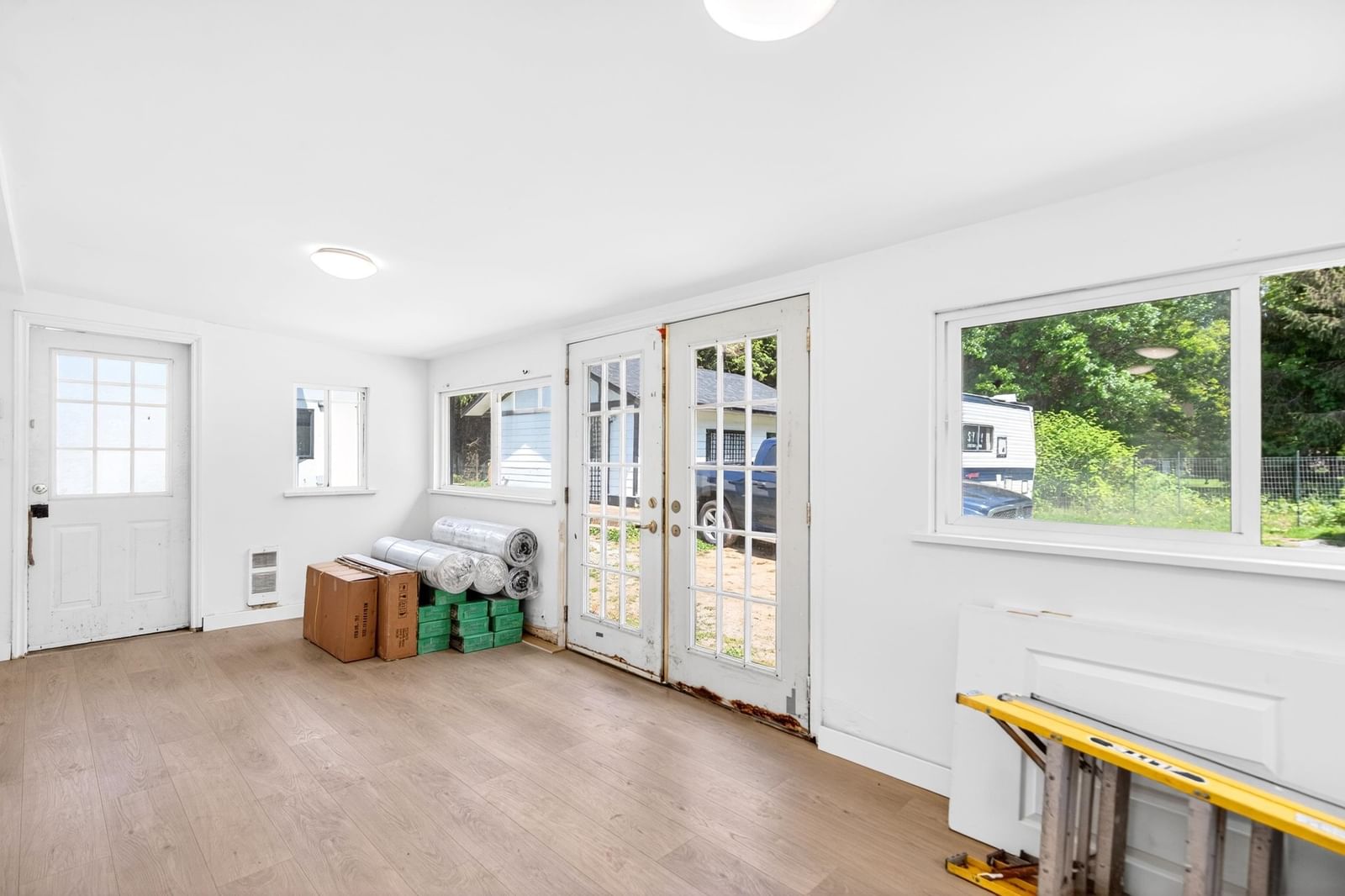 Listing Image 9