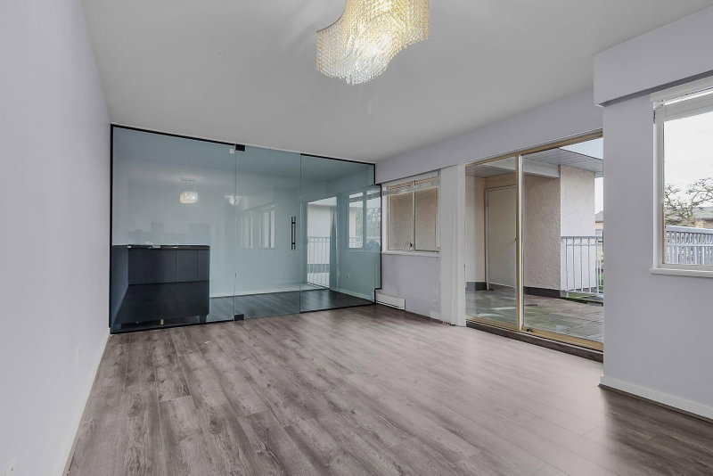303 - 458 44th Avenue E