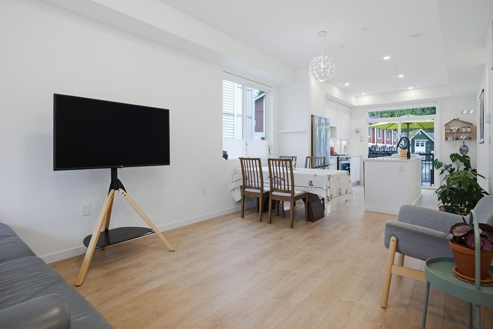 Listing Image 9