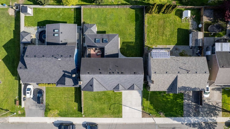 5365 Maple Crescent