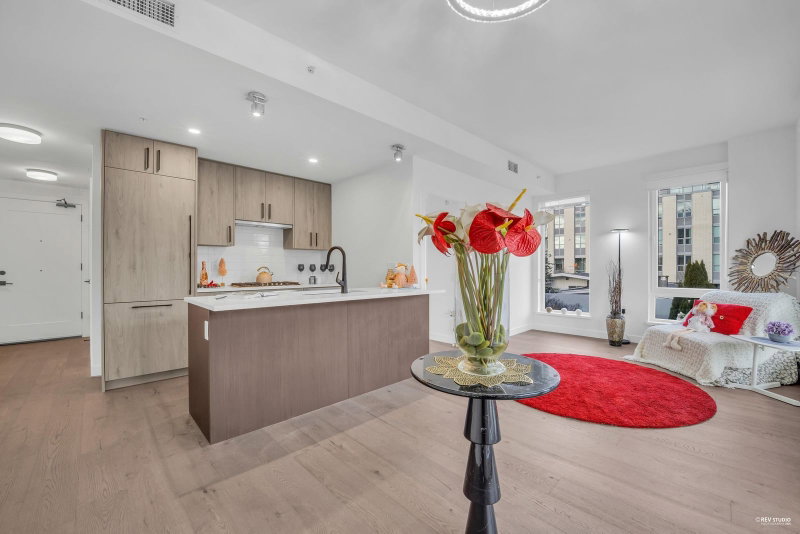 305 - 6859 Cambie Street
