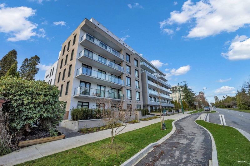305 - 6859 Cambie Street