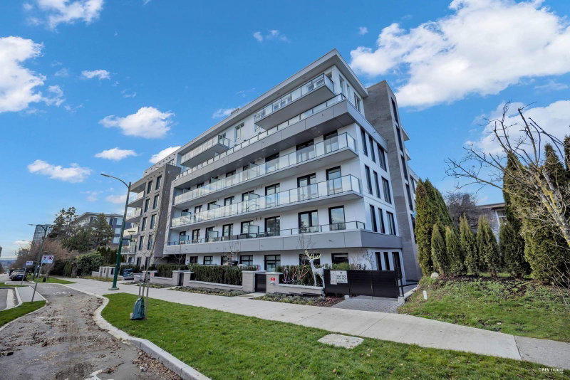 305 - 6859 Cambie Street