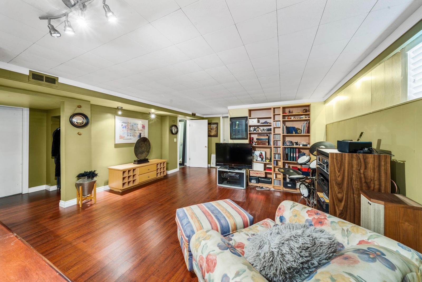Listing Image 20