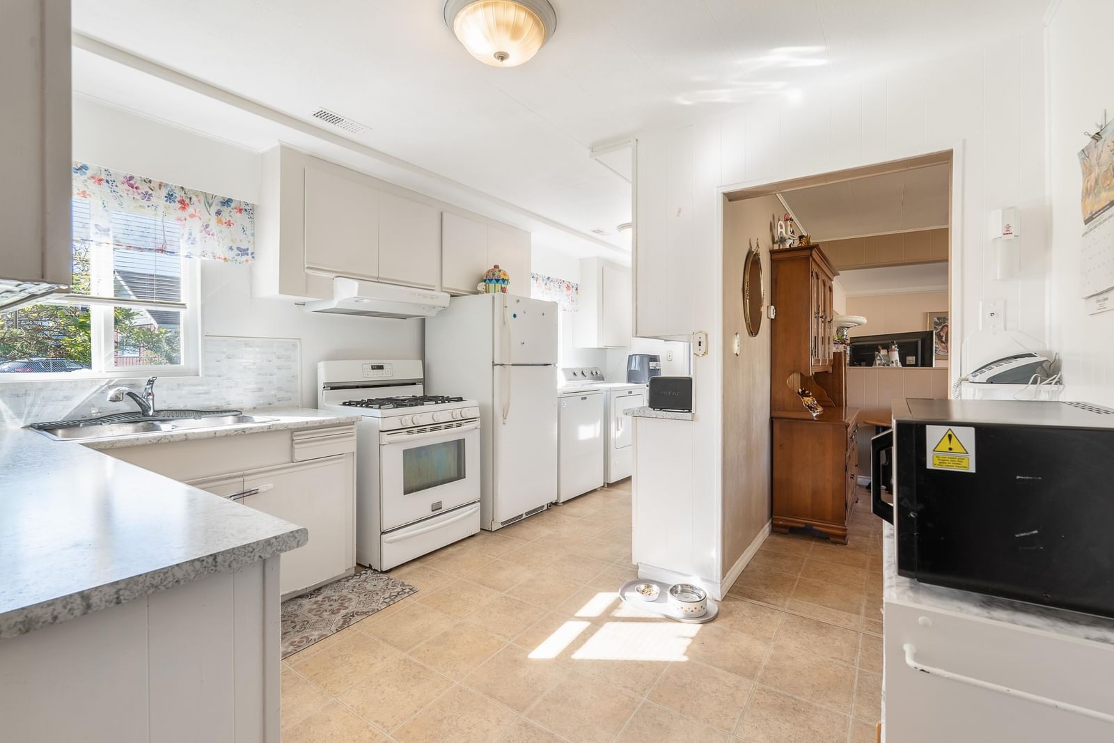 Listing Image 14