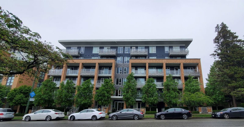 6933 Cambie Street