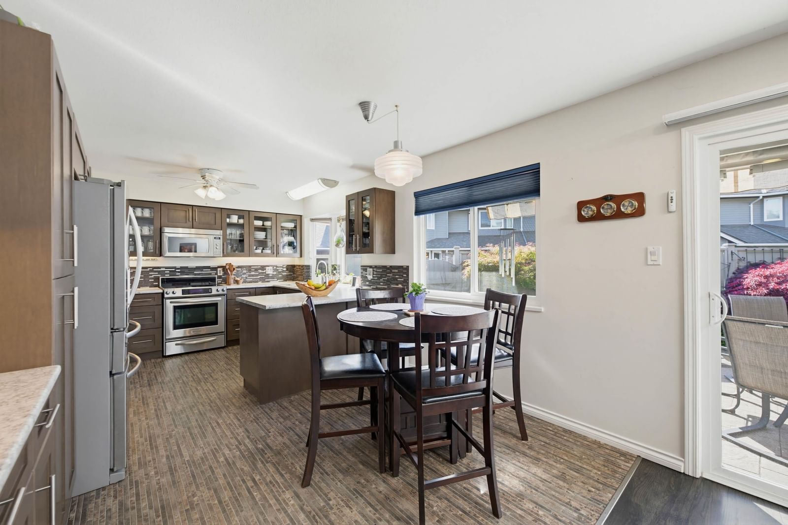 Listing Image 9