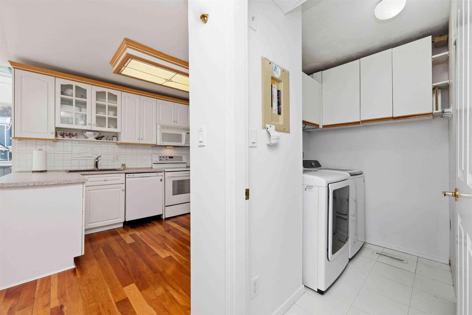 Listing Image 11