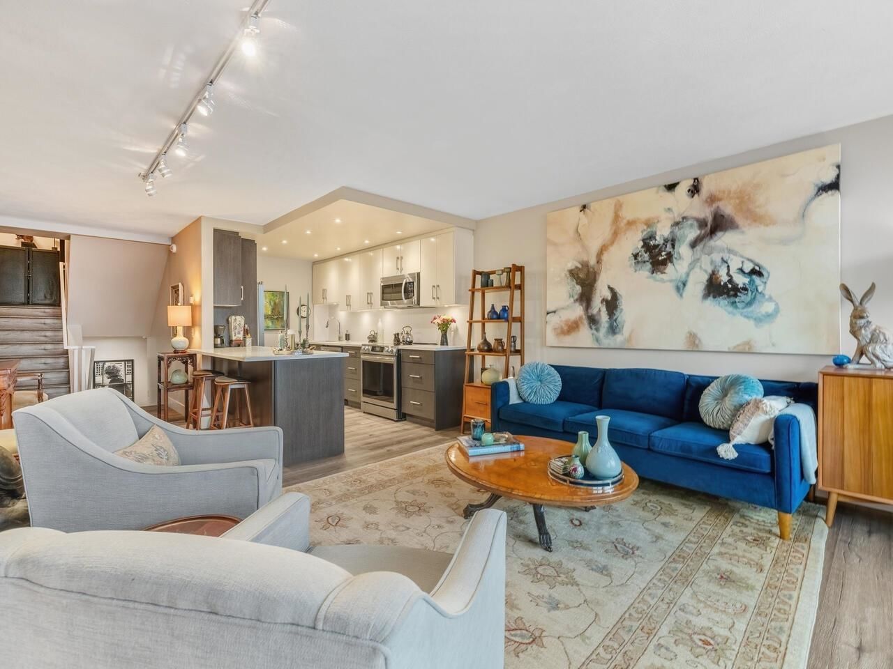 Listing Image 12