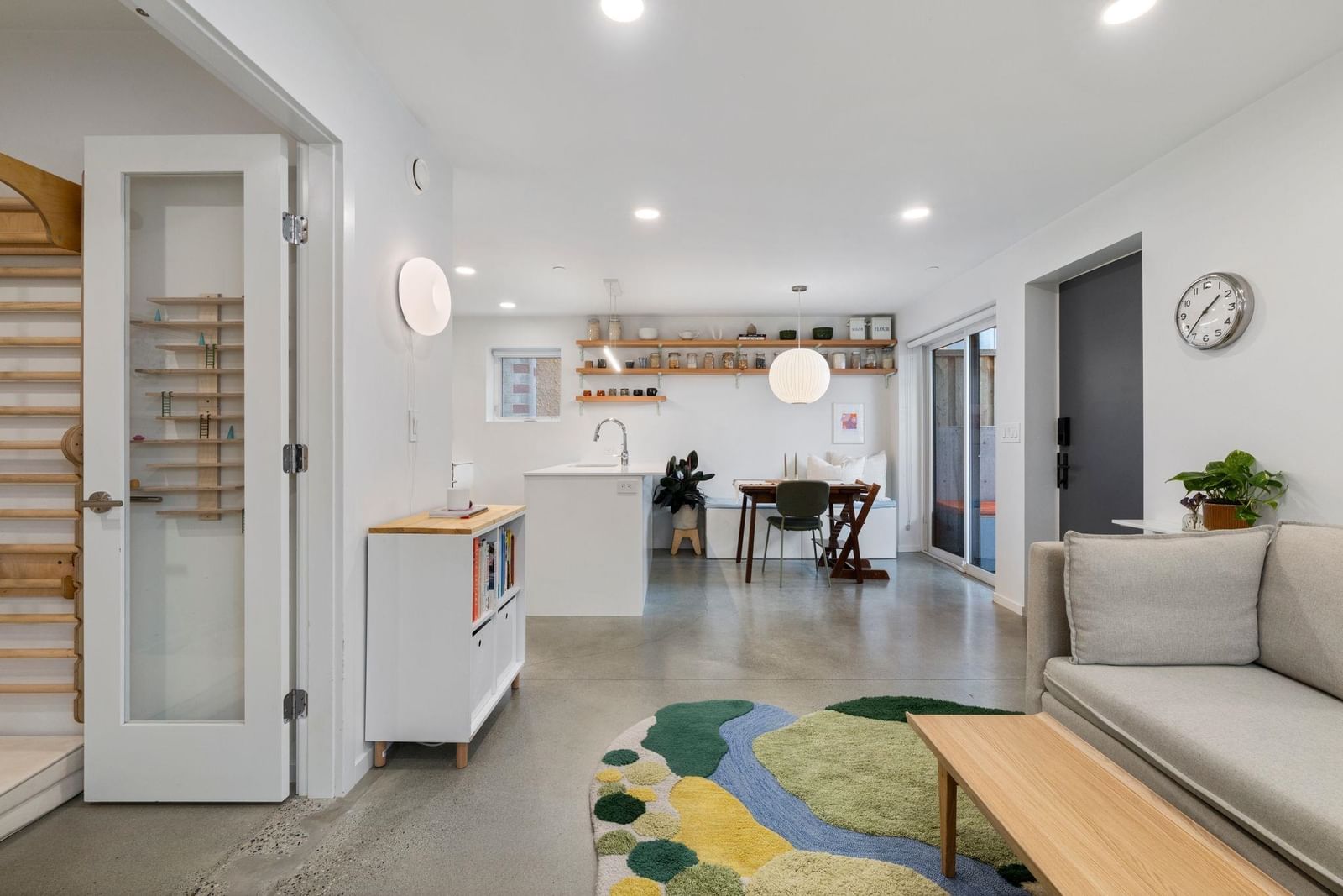 Listing Image 11