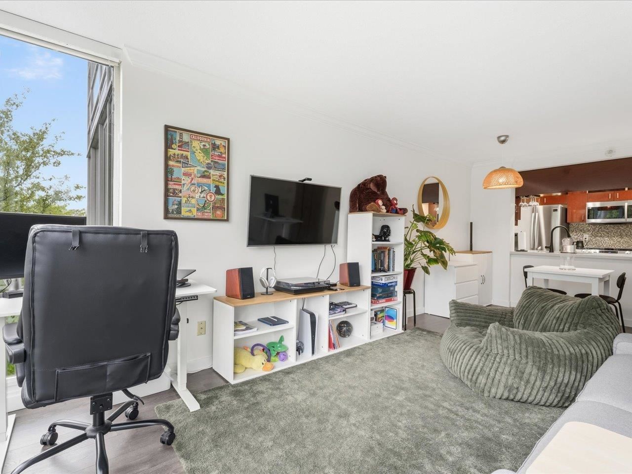 Listing Image 9