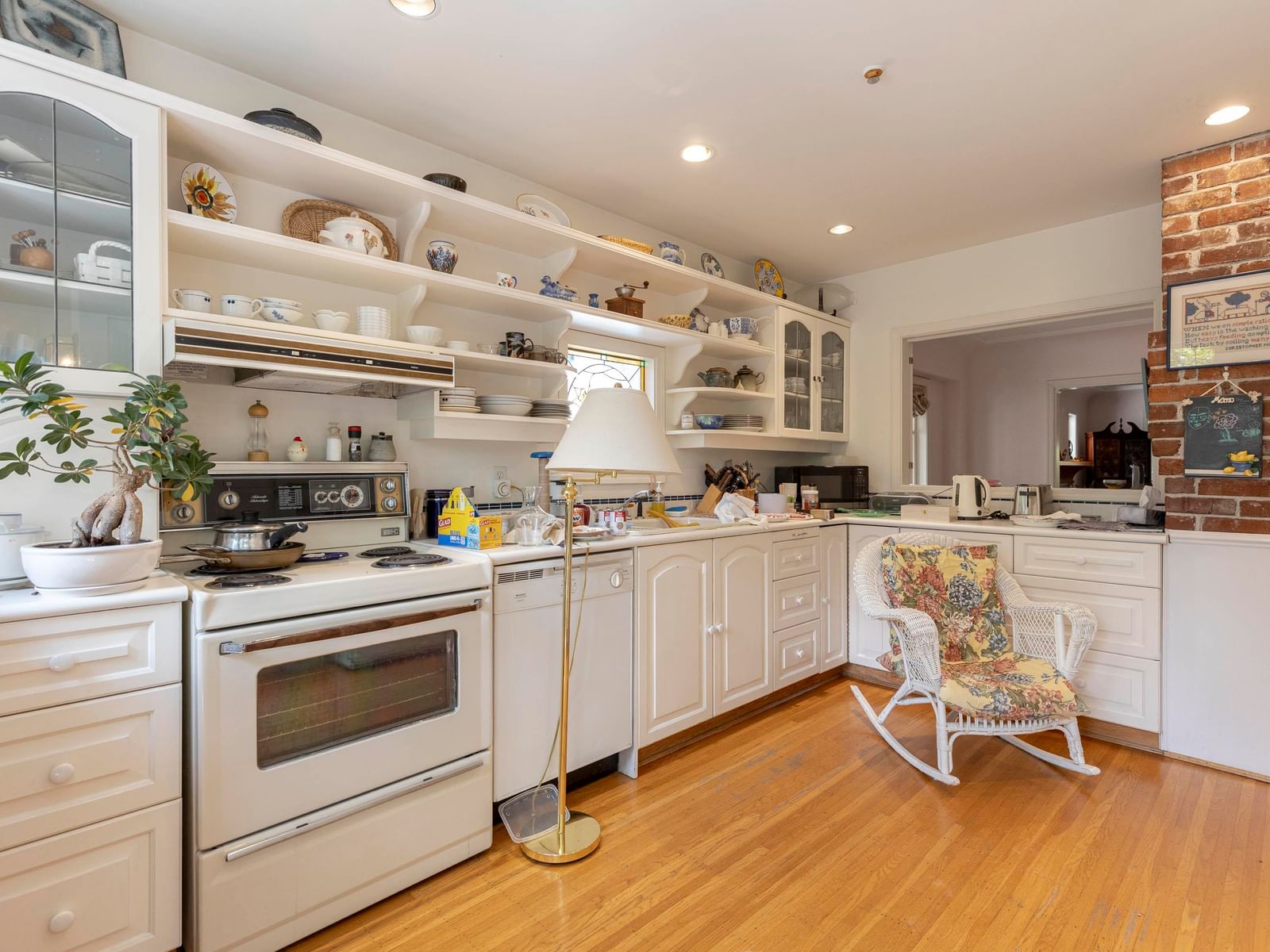 Listing Image 10