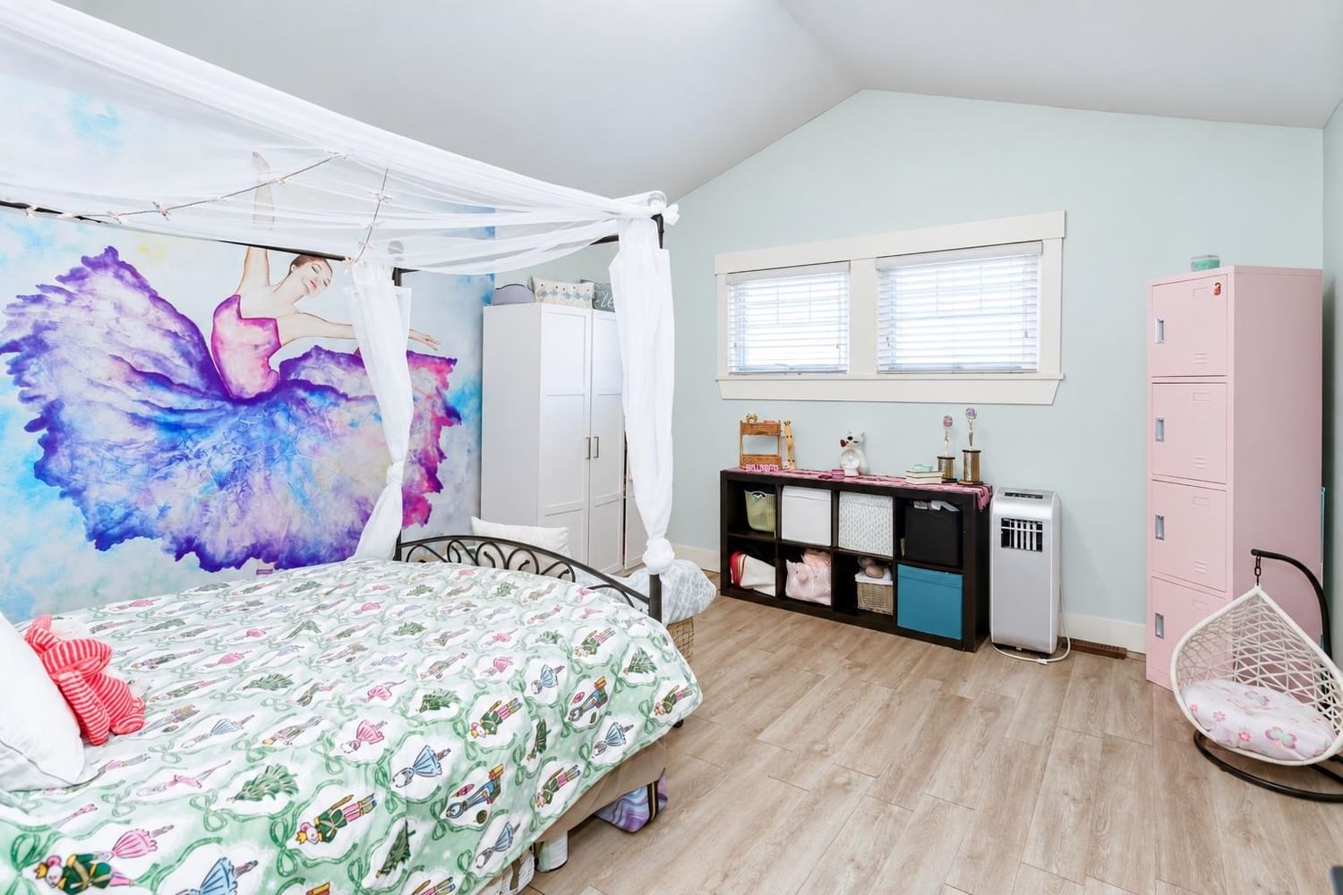 Listing Image 11