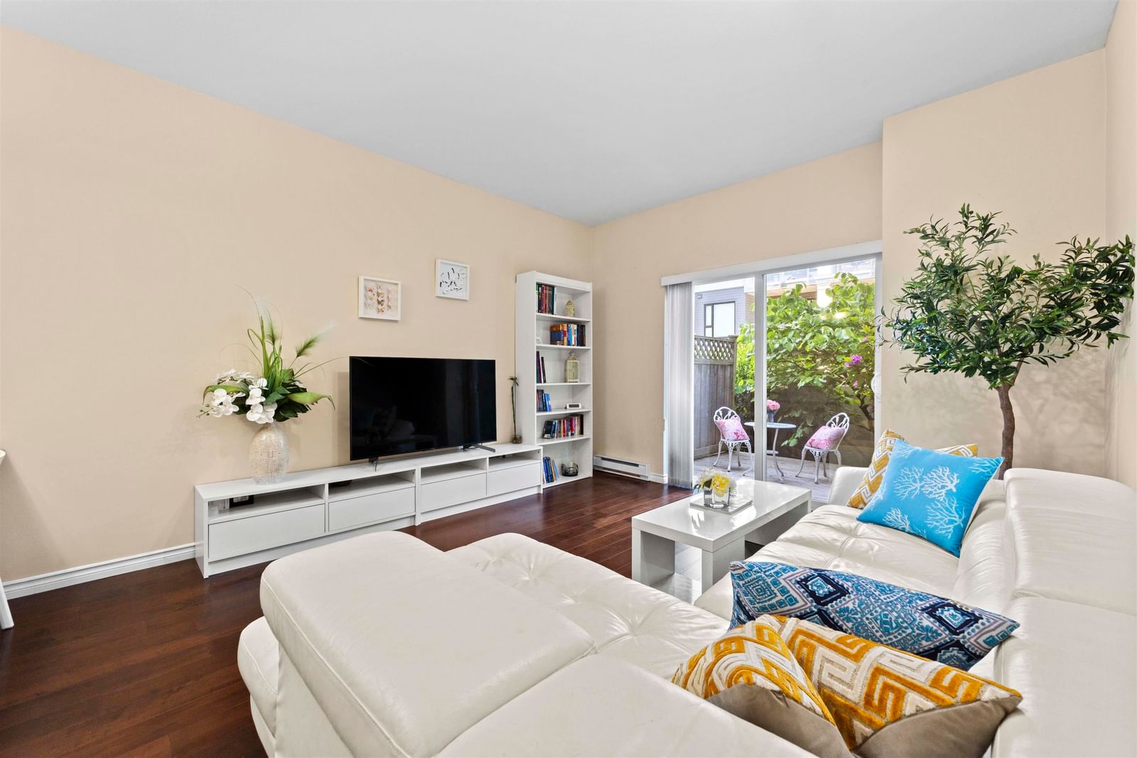 Listing Image 9