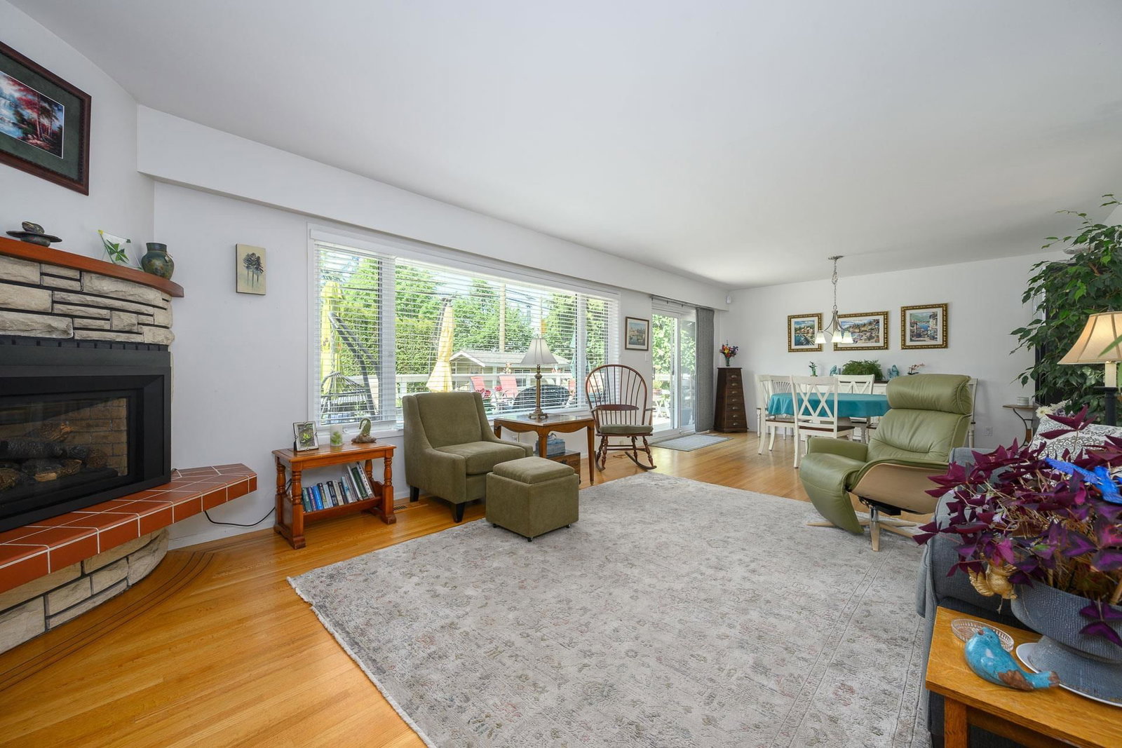 Listing Image 4