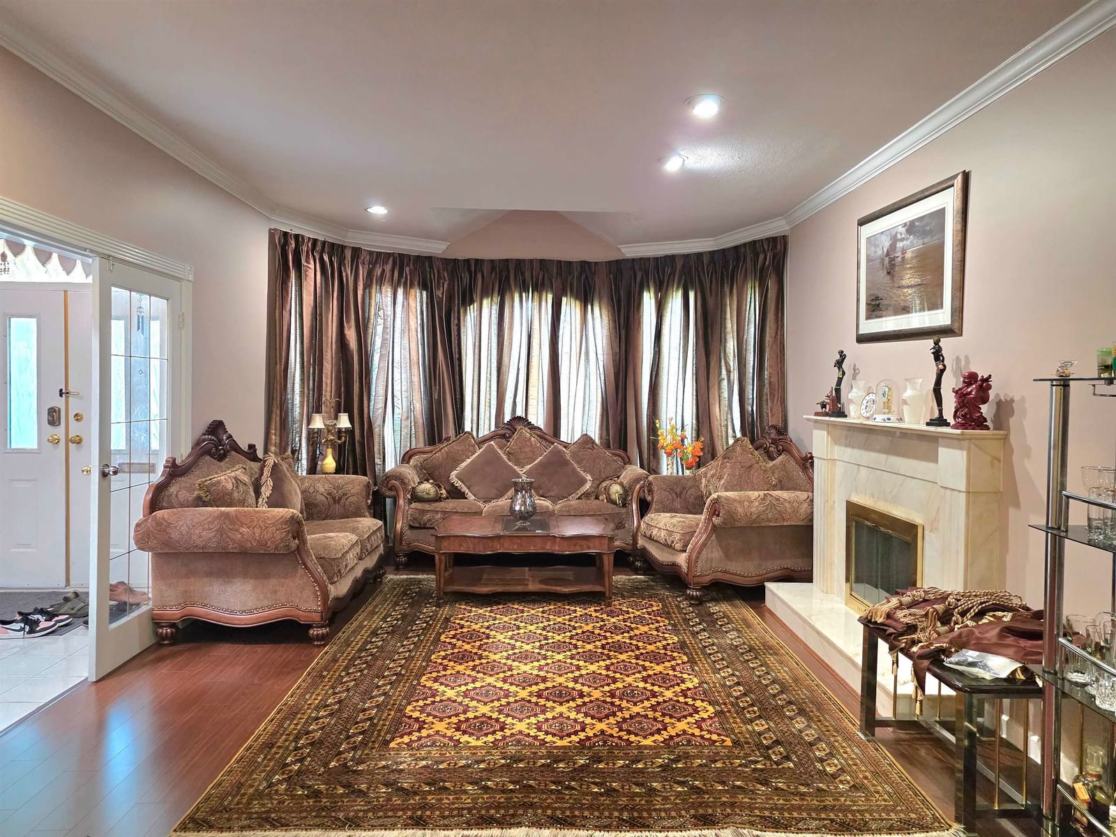 Listing Image 4