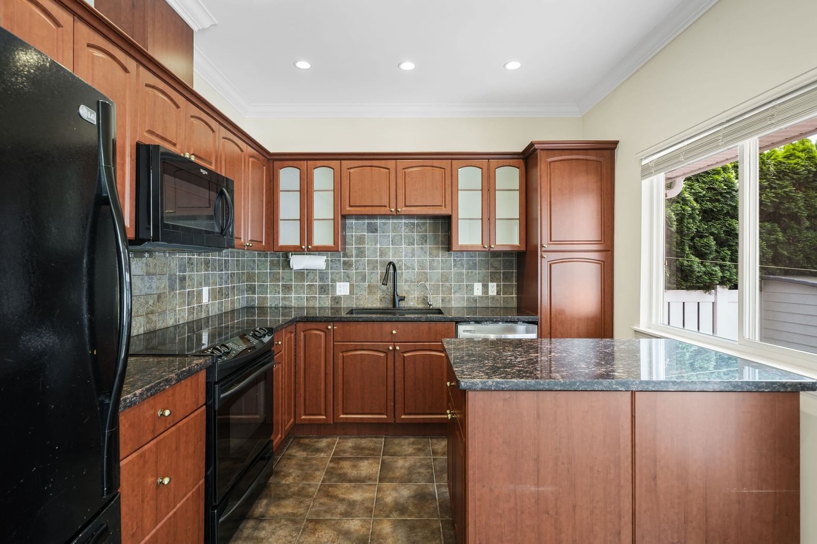 Listing Image 11