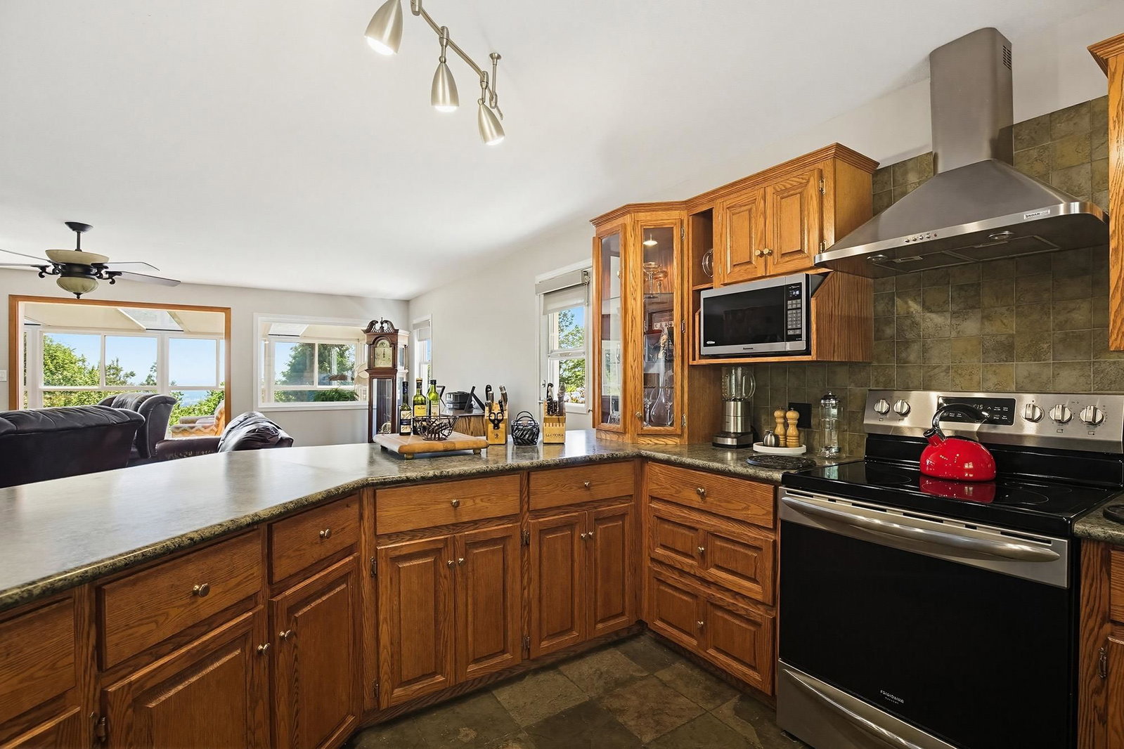 Listing Image 6